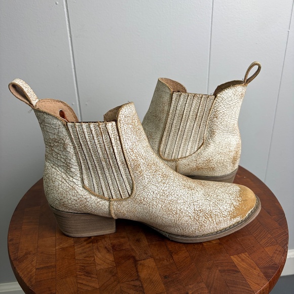 Circle G Distressed Leather Booties Women's Size 8.5 - Picture 6 of 7